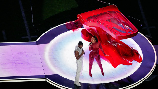 Usher, left, and Alicia Keys perform during halftime of the NFL Super Bowl 58 football game between the San Francisco 49ers and the Kansas City Chiefs Sunday, Feb. 11, 2024, in Las Vegas. (AP Photo/David J. Phillip)