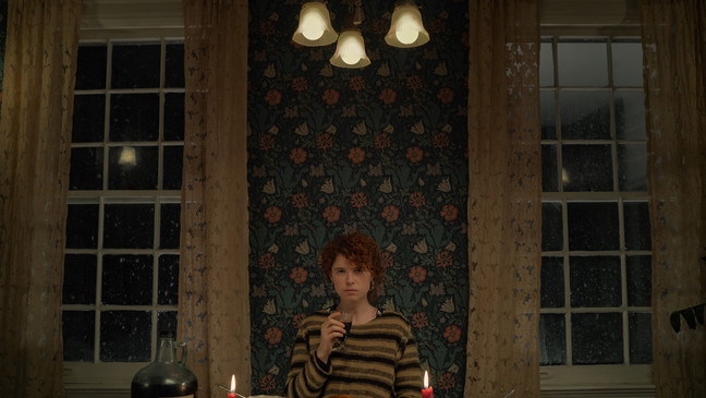 Im Thinking Of Ending Things. Jessie Buckley as Young Woman in Im Thinking Of Ending Things. (Photo: Mary Cybulski/NETFLIX © 2020)