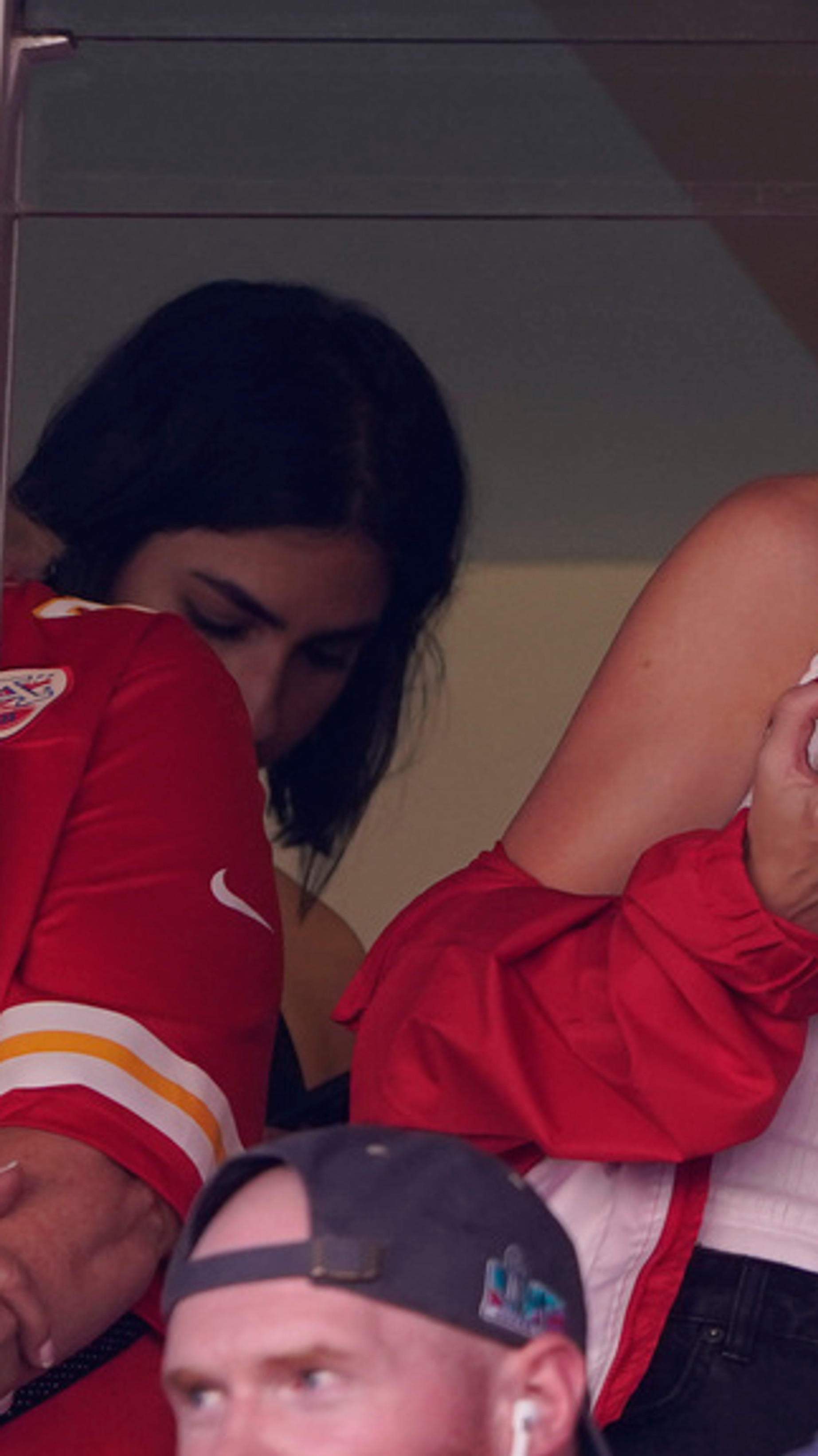 Donna Kelce arrives for Sunday Night Football, greets Taylor Swift