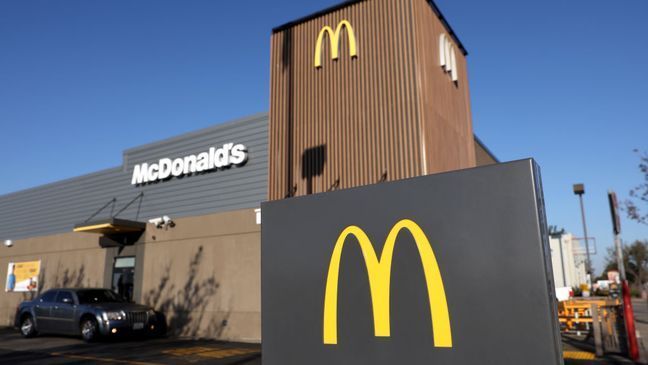 EL CERRITO, CALIFORNIA - JANUARY 27: A car sits in the drive-thru at a McDonald's restaurant on January 27, 2022 in El Cerrito, California. McDonald's reported fourth quarter earnings that fell short of analyst expectations with revenues of $6.01 billion compared to expectations of $6.03 billion. (Photo by Justin Sullivan/Getty Images)