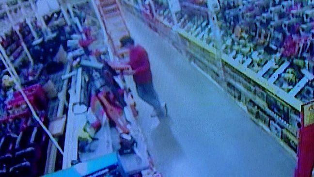 Surveillance video shows employee trying to stop shoplifter (EPD)