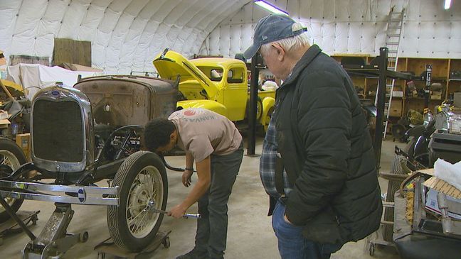 91-year-old car enthusiast, teen bond over restoring vintage Model A Ford (KOMO)