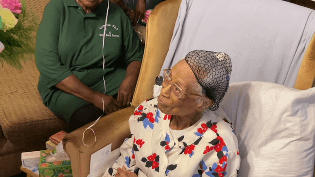 {p}Anne Mallett celebrated her 100th birthday Tuesday with friends, family and her beloved sorority members. (Credit: Tonya Brown/WPDE){/p}