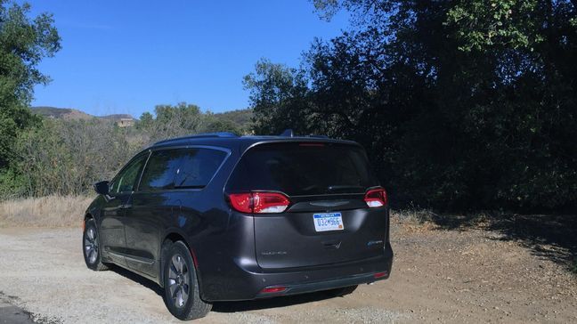 2017 Chrysler Pacifica Hybrid (Sinclair Broadcast Group / Jill Ciminillo)