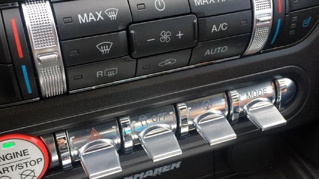 2016 Ford Mustang Convertible toggle switches (Photo by Jill Ciminillo)