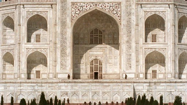 FILE - In this Feb. 11, 1992, file photo, then Princess Diana sits in front of the Taj Mahal, Agra, India. The Duke and Duchess of Cambridge will visit the Taj Mahal when they visit India starting Sunday, April 10, 2016. (AP Photo/Udo Weitz, File)