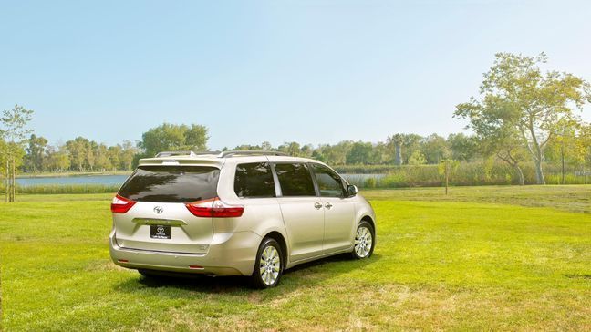 2015 Toyota Sienna (Image courtesy of Toyota Motor Sales, USA)