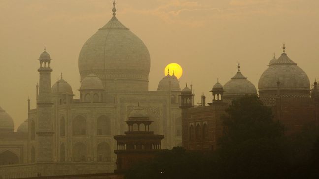 FILE - In this Nov. 18, 2009, file photo, the sun rises over the Taj Mahal in Agra, India. The Duke and Duchess of Cambridge will visit the Taj Mahal when they visit India starting Sunday, April 10, 2016. (AP Photo/Gurinder Osan, File)