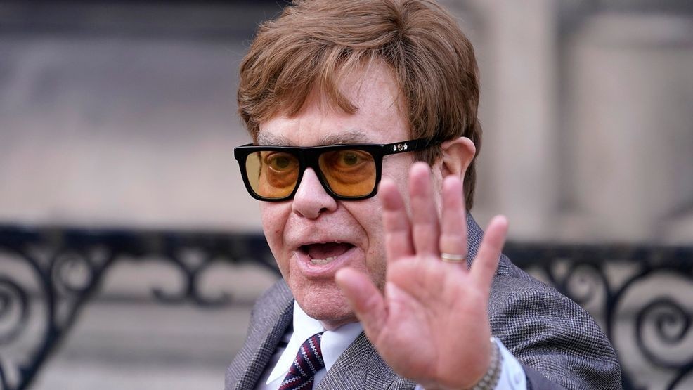 Image for story: 'I have lost my eyesight,' Elton John says