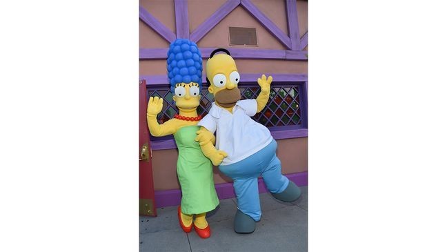 UNIVERSAL CITY, CA - MAY 12: Marge Simpson and Homer Simpson attend the "Taste of Springfield" press event at Universal Studios Hollywood on May 12, 2015 in Universal City, California. (Photo by Alberto E. Rodriguez/Getty Images)