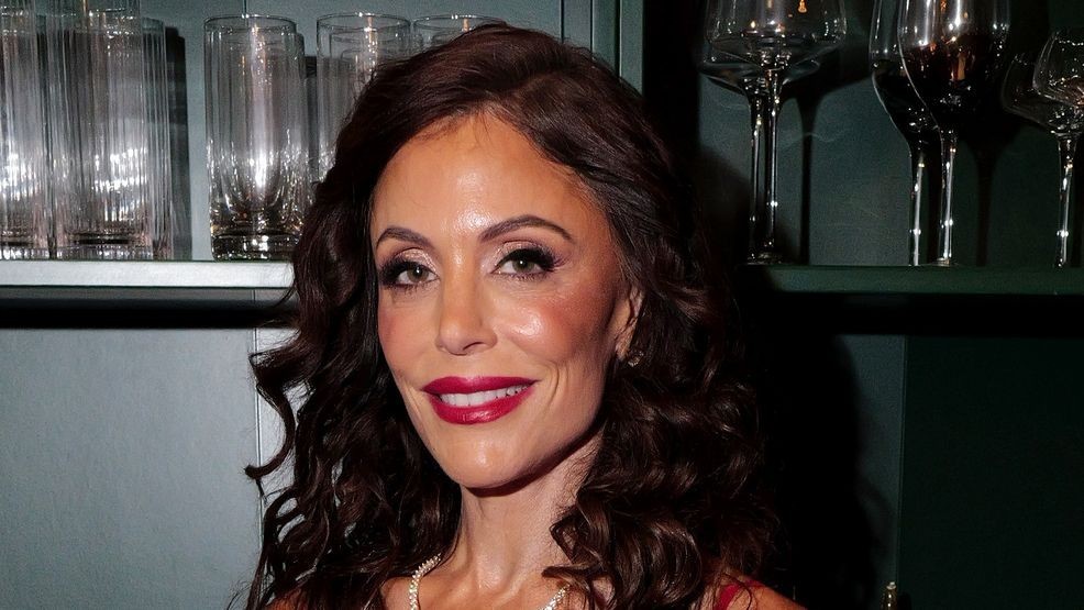 Image for story: 'Real Housewives' alum Bethenny Frankel blames hotel towels for bacterial facial infection