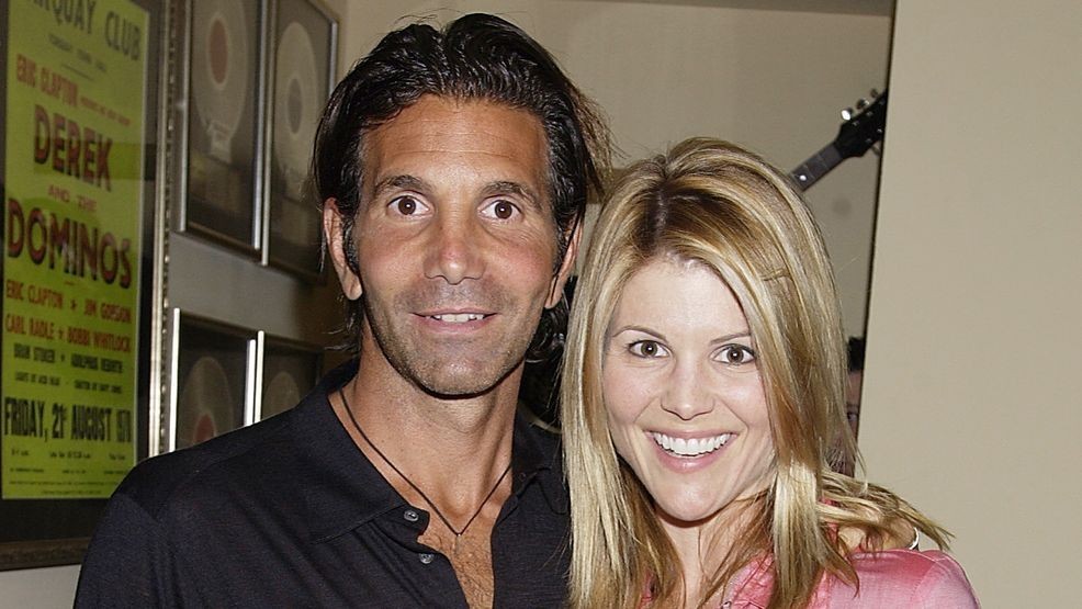 Image for story: Lori Loughlin and Mossimo Giannulli split after 28 years of marriage