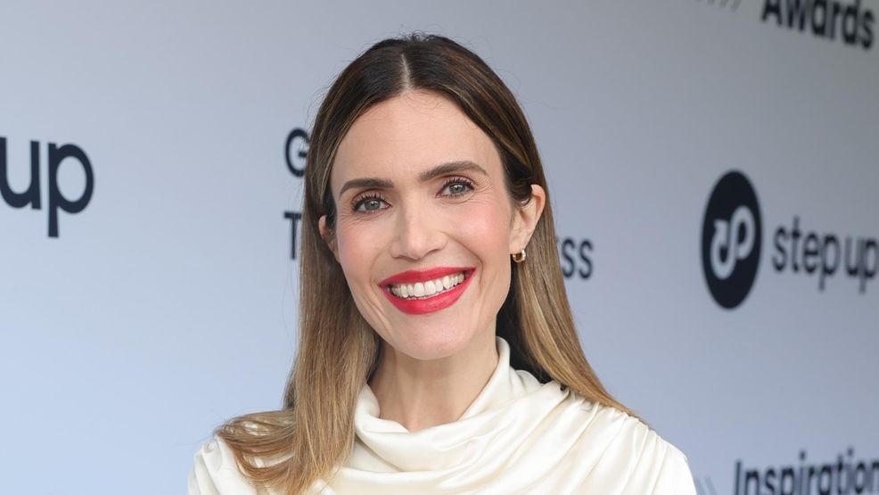 Image for story: Mandy Moore says new show with 'This Is Us' creator is 'very, very different'