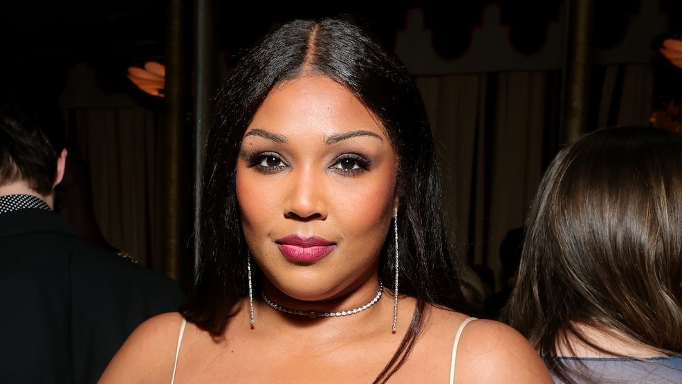 Image for story: Lizzo reveals she was 'suicidal' at the beginning of her weight loss journey