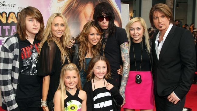 HOLLYWOOD - APRIL 02:  Actress Miley Cyrus and father Billy Ray Cyrus attend the "Hannah Montana The Movie" Premiere at the El Capitan Theatre, 2 April, 2009 in Hollywood, California.  (Photo by Kristian Dowling/Getty Images)