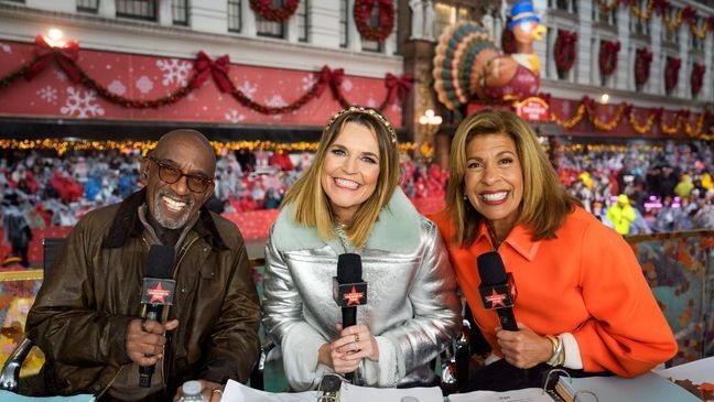 MACY'S THANKSGIVING DAY PARADE -- Downtown -- Pictured: (l-r) Al Roker, Savannah Guthrie, Hoda Kotb -- (Photo by: Peter Kramer/NBC via Getty Images)