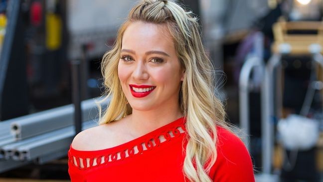 NEW YORK, NY - JUNE 12:  Actress Hilary Duff is seen filming 'Younger' in Union Square on June 12, 2017 in New York City.  (Photo by Gotham/GC Images)