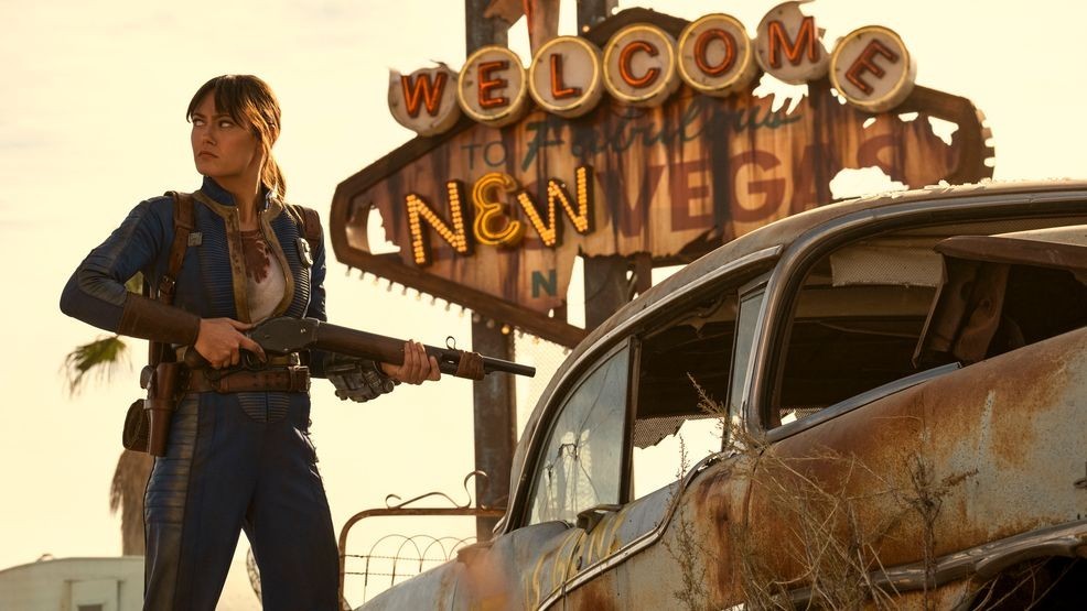 Ella Purnell (Lucy MacLean) in FALLOUT SEASON 2Photo Credit: Lorenzo Sisti / Prime© Amazon Content Services LLC