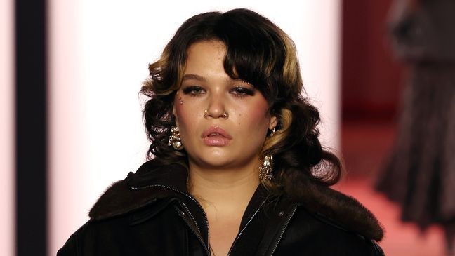 LONDON, ENGLAND - SEPTEMBER 18: Lola Young walks the runway at the H&M&180: The London Issue show during London Fashion Week September 2025 at 180 The Strand on September 18, 2025 in London, England. (Photo by Tristan Fewings/Getty Images)