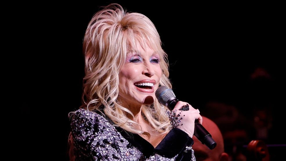 Image for story: Dolly Parton missed Dollywood due to 'little problem' with kidney stones 