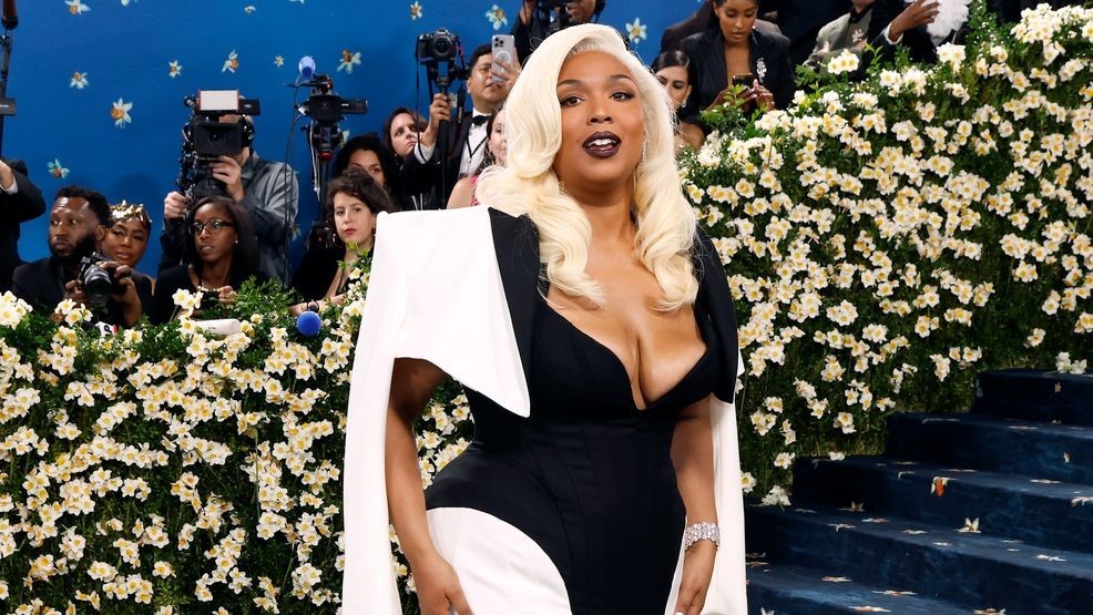 Image for story: Lizzo shuts down Ozempic rumors in new song as she flaunts wellness journey