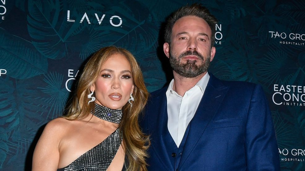 Image for story: Jennifer Lopez and Ben Affleck take their $52 million home off the market