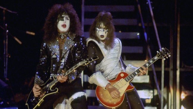 CIRCA 1977: (L-R) Paul Stanley and Ace Frehley of the rock and roll band Kiss performs onstage in circa 1977. (Photo by Michael Ochs Archives/Getty Images)