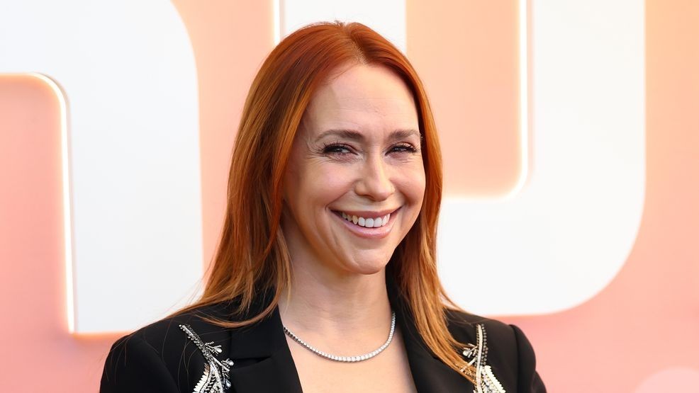 Image for story: '9-1-1' star Jennifer Love Hewitt’s kids are following in her horror icon footsteps