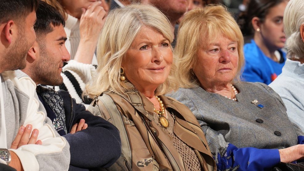 Image for story: How did Martha Stewart end up with a broken toe at a Knicks game?