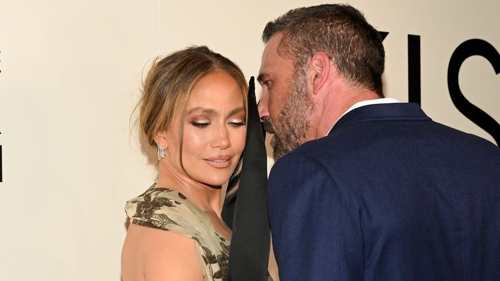 Image for story: Jennifer Lopez and Ben Affleck reunited on 'Kiss of the Spider Woman' red carpet