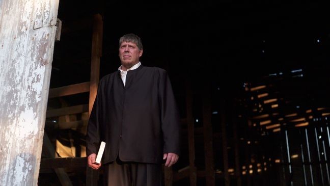 Bishop Vernon hopes to welcome people into the Amish community in "Suddenly Amish. (Courtesy: TLC).{ }