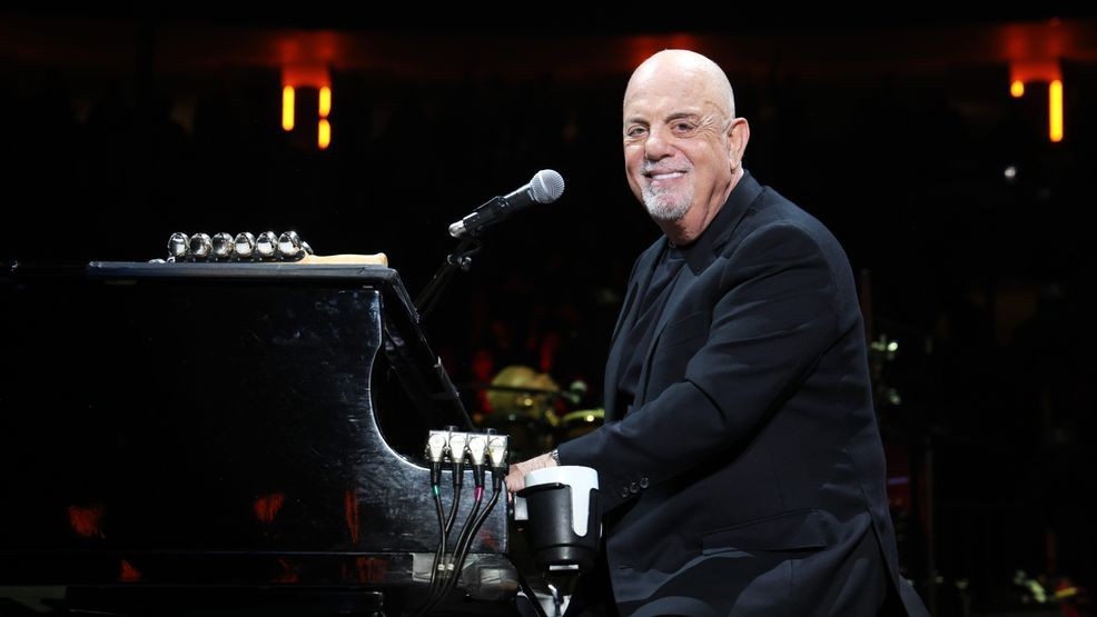Image for story: Billy Joel surprises fans with first performance following brain disorder diagnosis