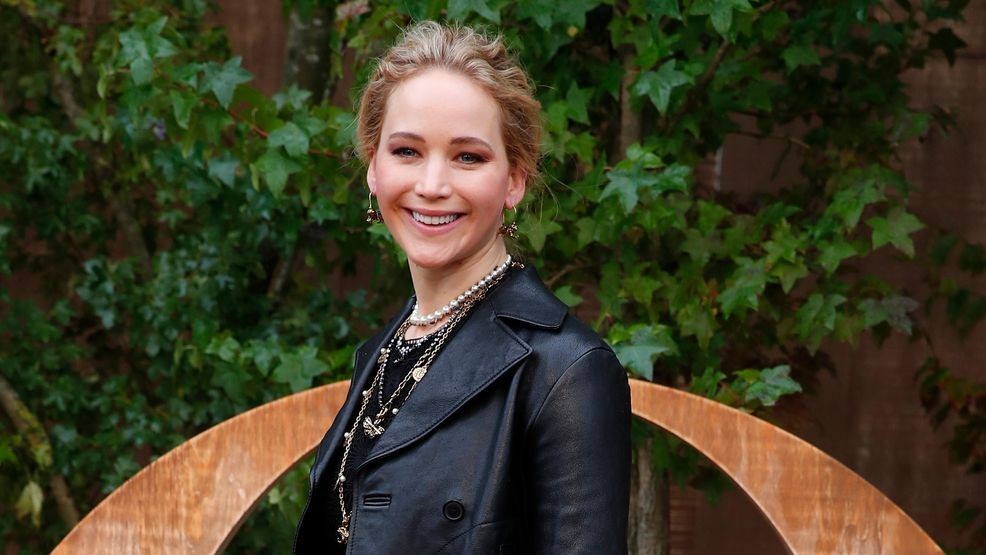 Image for story: Jennifer Lawrence plans for THIS plastic surgery after 'nothing bounced back'