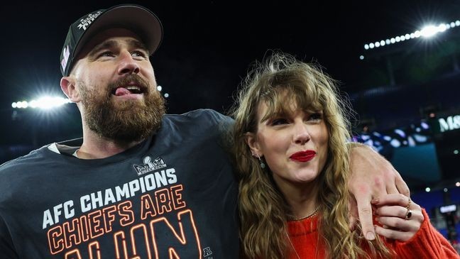 BALTIMORE, MARYLAND - JANUARY 28: Travis Kelce #87 of the Kansas City Chiefs (L) celebrates with Taylor Swift after defeating the Baltimore Ravens in the AFC Championship Game at M&T Bank Stadium on January 28, 2024 in Baltimore, Maryland.  (Photo by Patrick Smith/Getty Images)