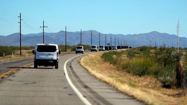 The motorcade with Democratic presidential nominee Vice President Kamala Harris drives toward the U.S. border with Mexico near Douglas, Ariz., Friday, Sept. 27, 2024. (AP Photo/Carolyn Kaster)