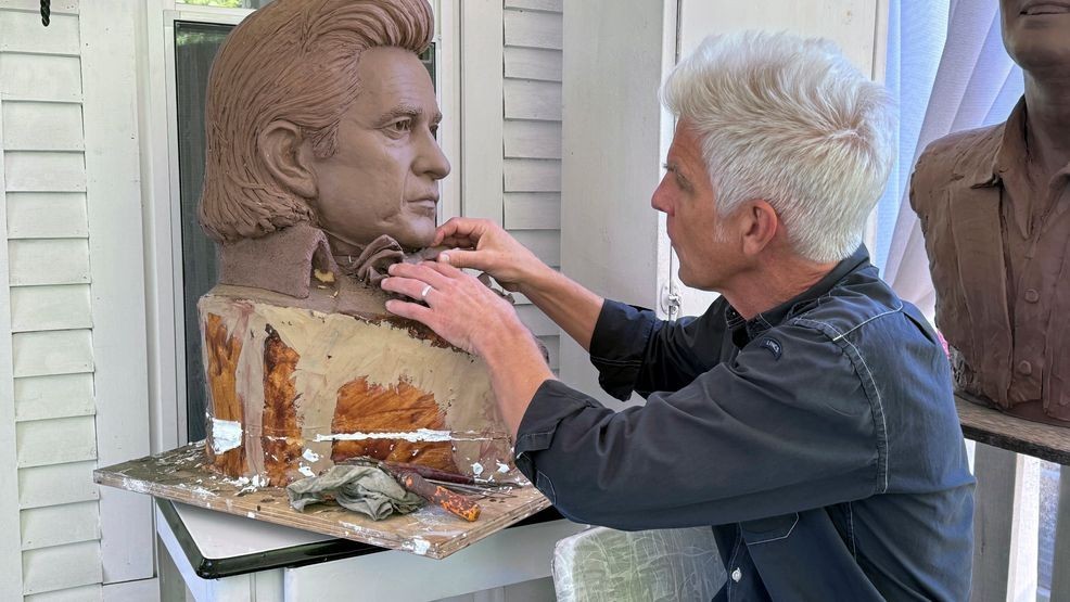 Image for story: Hello, I'm Johnny Cash's statue: A monument to the singer is unveiled at the US Capitol