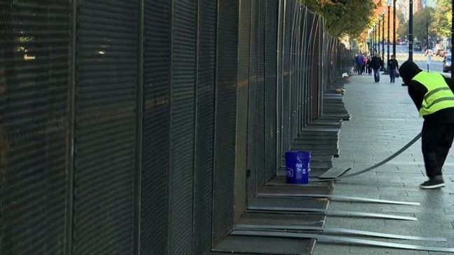 {p}Workers set up a fence around the area near the White House where Vice President Kamala Harris will speak on Tuesday, October 28, 2024. (Pool){/p}