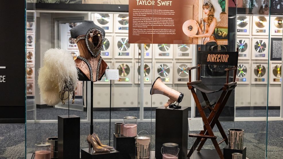 Image for story: Taylor Swift's items featured in new pop-up exhibit at Country Music Hall of Fame