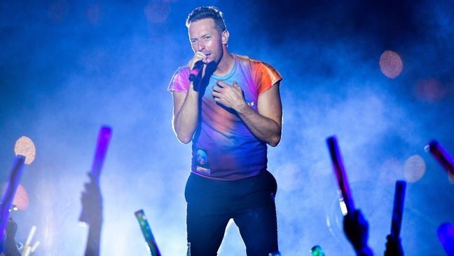 NEW YORK, NEW YORK - JUNE 17: Chris Martin of Coldplay performs during pre-taping of the Macy's 4th of July Firework Show at Hunter's Point South Park on June 17, 2021 in New York City. (Photo by James Devaney/GC Images)