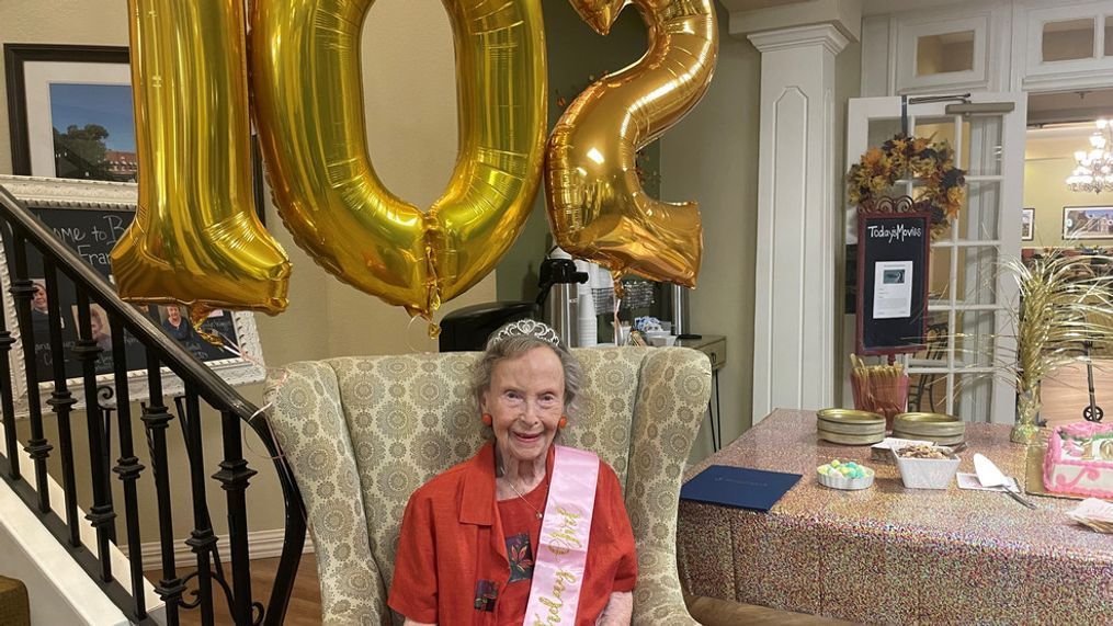 Tennessee woman celebrates 102nd birthday, says she drinks a glass of wine every day (Photo courtesy Brookdale Franklin)