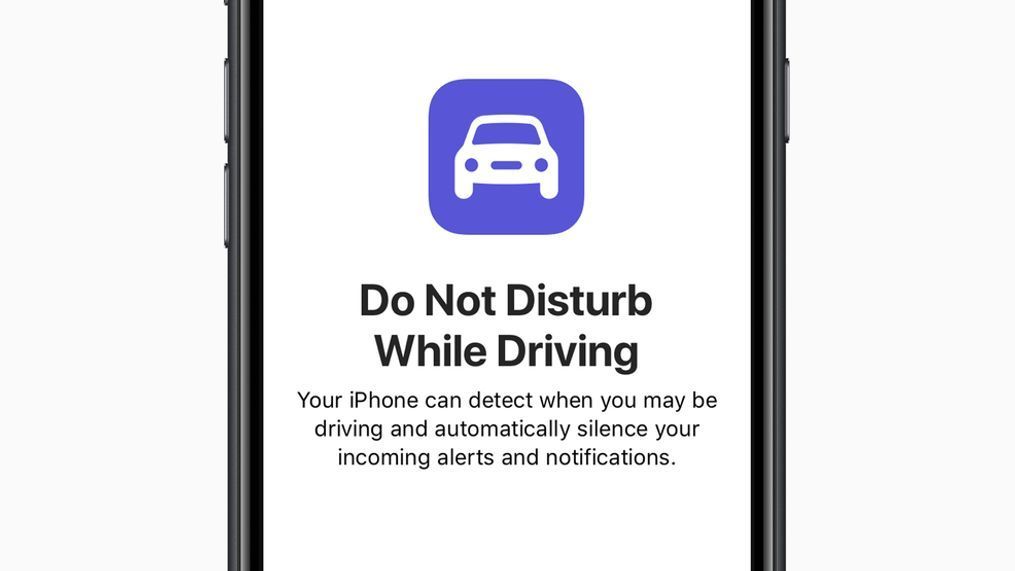 Do Not Disturb while driving helps drivers stay more focused on the road. (Image courtesy of Apple)