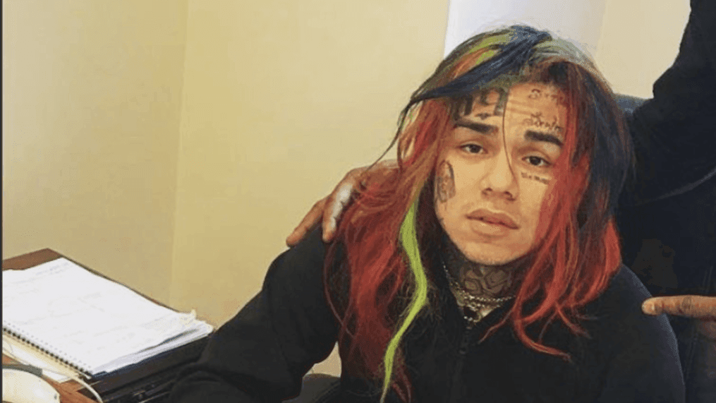 New York rapper arrested after allegedly assaulting Houston teen (Photo: Twitter screenshot of @6ix9ine)