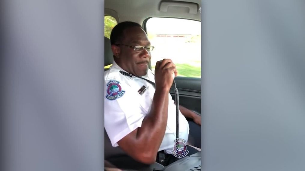 Retiring Florida police officer gets emotional on his farewell radio call (Sarasota PD via CNN Newsource)