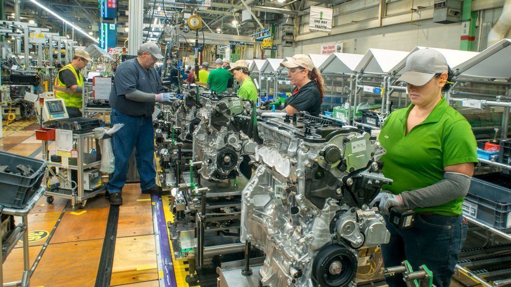 Toyota Motor Manufacturing, West Virginia, team members assemble 4-cylinder engines. (Image courtesy of Toyota Motor Sales, USA)