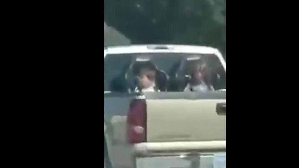 Two kids strapped into 'outdoor' booster seats (Dimitri Fernandez via Storyful)