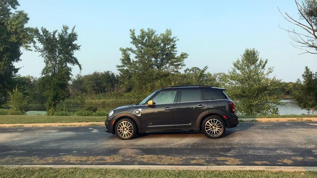 2019 Mini Cooper S E Countryman (Sinclair Broadcast Group / Jill Ciminillo)