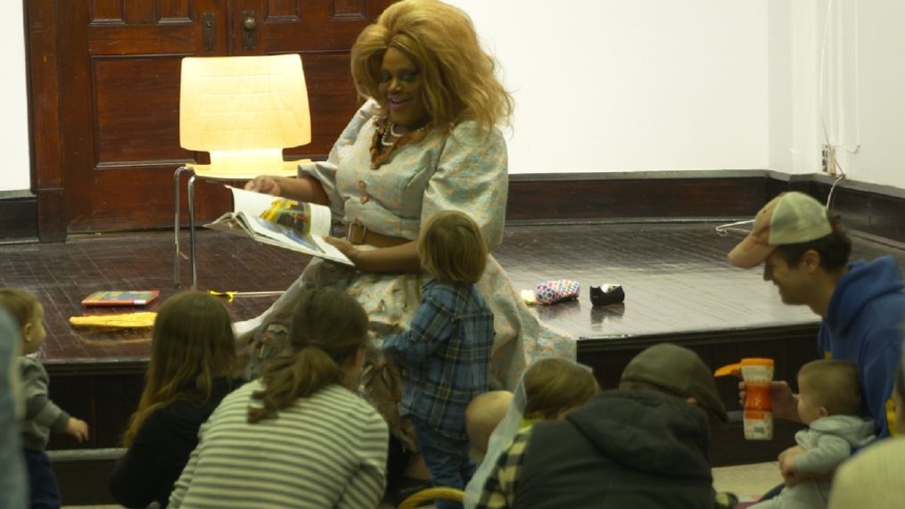 Drag queens are reading books to kids to help fight gender stereotypes. (Circa)