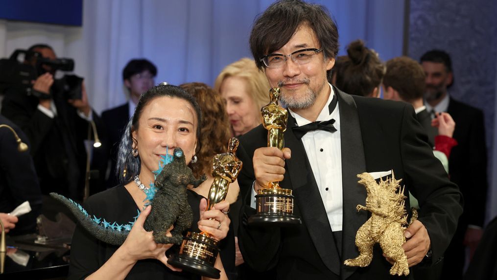 (L-R) Kiyoko Shibuya and Takashi Yamazaki, winners of the Best Visual Effects for "Godzilla Minus One", attend the Governors Ball during the 96th Annual Academy Awards at Dolby Theatre on March 10, 2024 in Hollywood, California. (Photo by Mike Coppola/Getty Images)