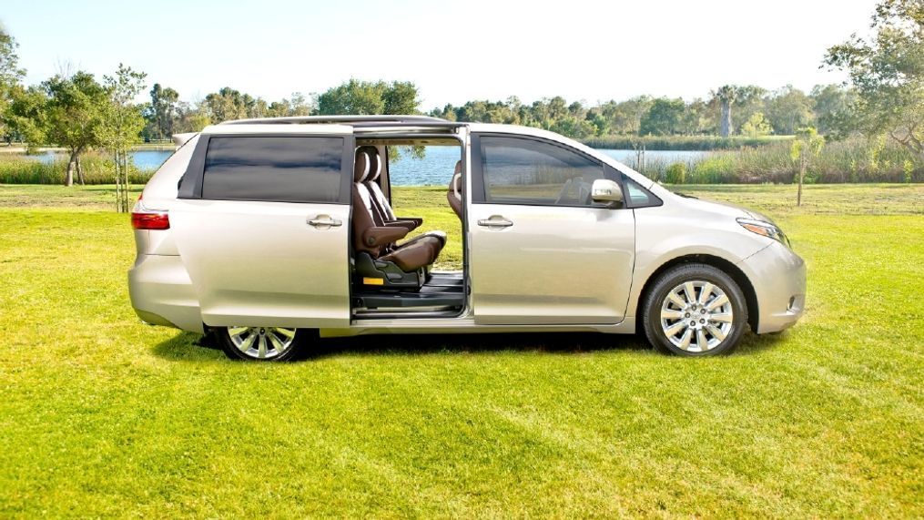 2015 Toyota Sienna (Image courtesy of Toyota Motor Sales, USA)