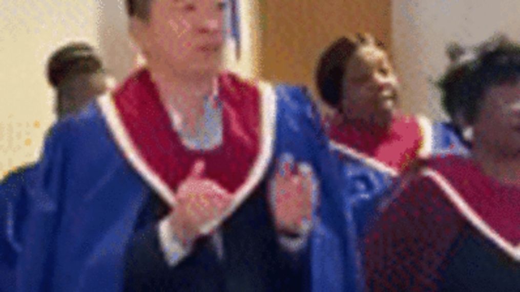 Andrew Yang sings with Iowa baptist choir during outreach event (Rev Wendy Hamilton via Storyful)